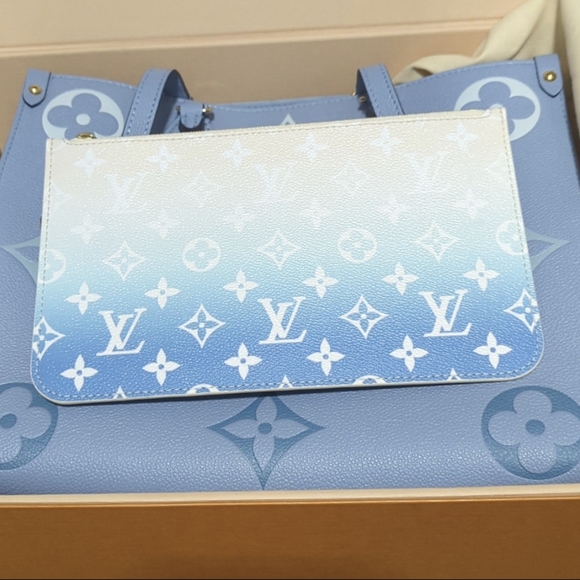 $SOLD OUT$Blue Tote & Lrg Pochette New w/ Box & Dustbag - Picture 16 of 16